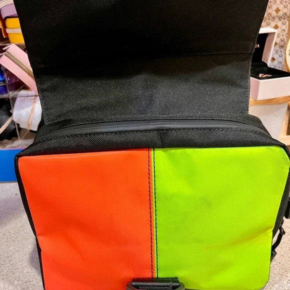 🔥REDUCED 🔥MAINS Colorful hip stylish Crossbody Bag 💰 Price Drop 🌺 - Picture 12 of 13